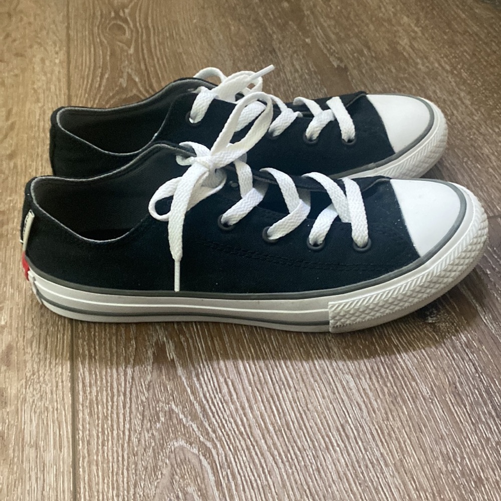 Converse Low Tops - Picture 2 of 10